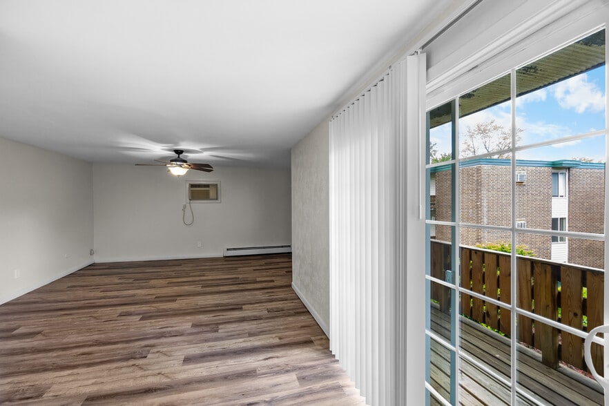 Primary Photo - Clay Court Apartments