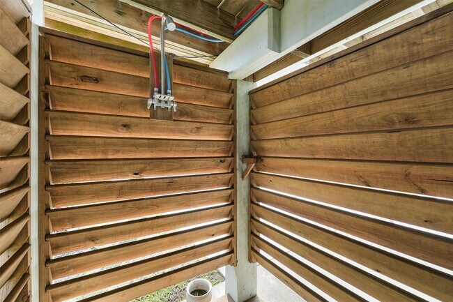 Building Photo - 16634 Jamaica Beach Rd