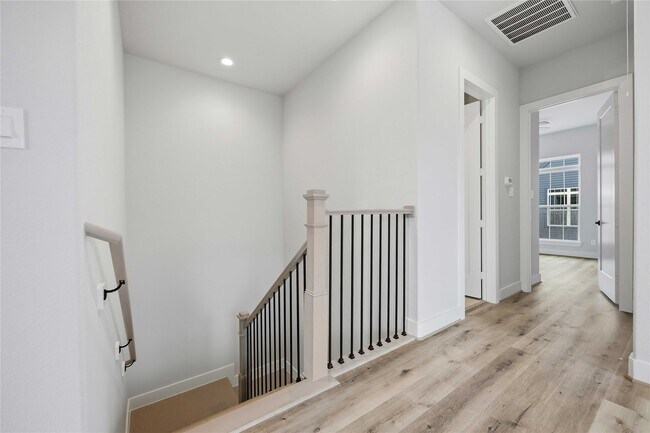 Building Photo - 6107 Campo Vista Dr