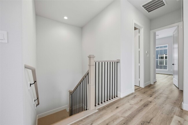 Building Photo - 6112 De Campo St