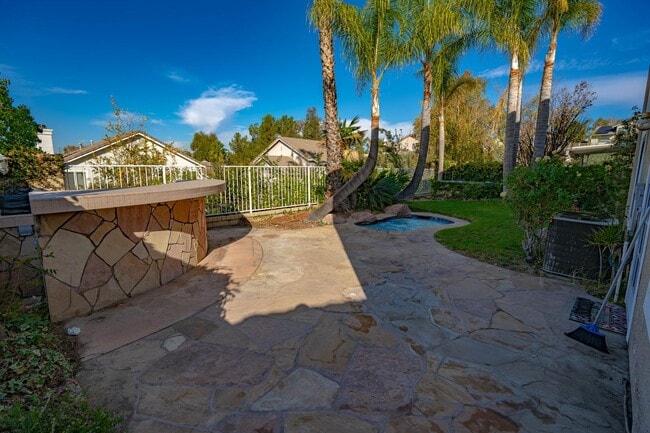 Building Photo - Northbridge 4 Bedroom Home in Valencia!