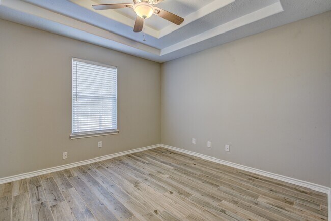 Building Photo - 10559 Royal Andrews Dr