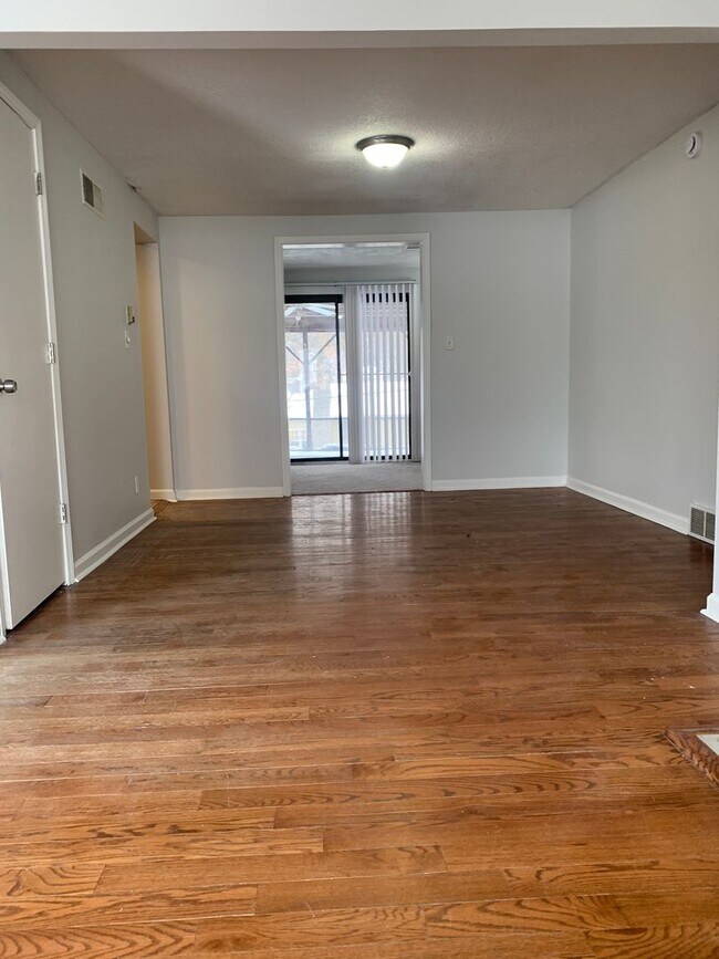 Building Photo - Your Next Home Awaits: 4BR/2BA in Desirable Prairie Village Location!