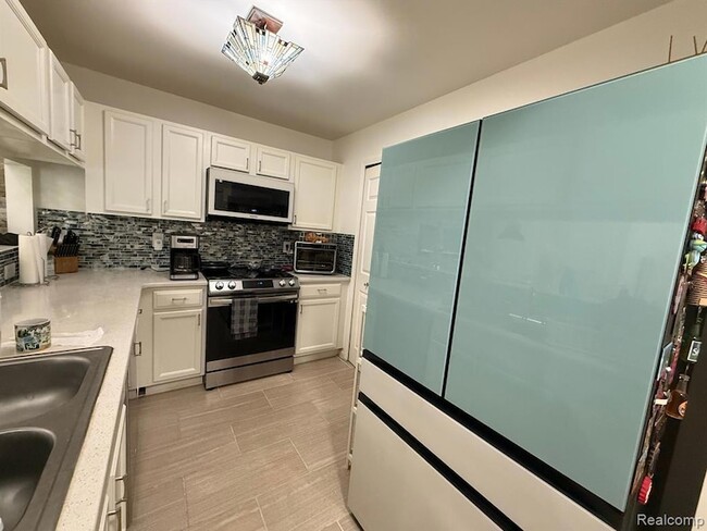 Building Photo - 3635 Reeves Dr