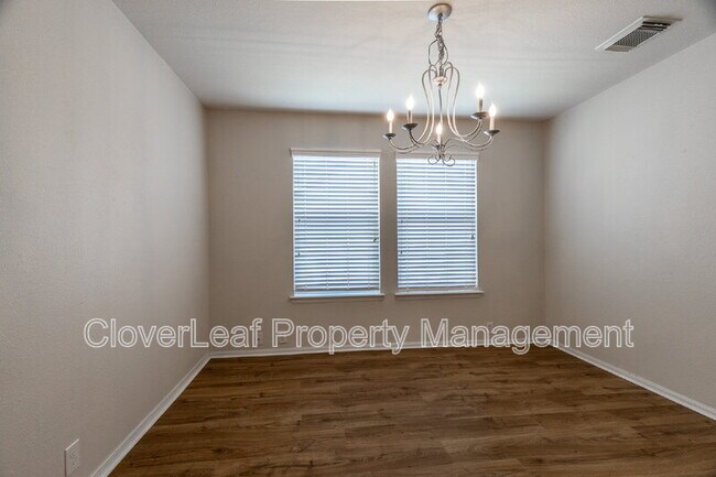 Building Photo - 802 Amber Knoll
