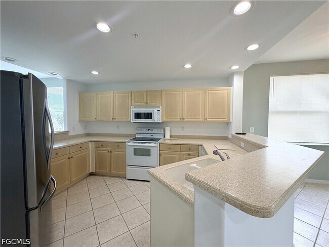 Building Photo - 4013 Palm Tree Blvd