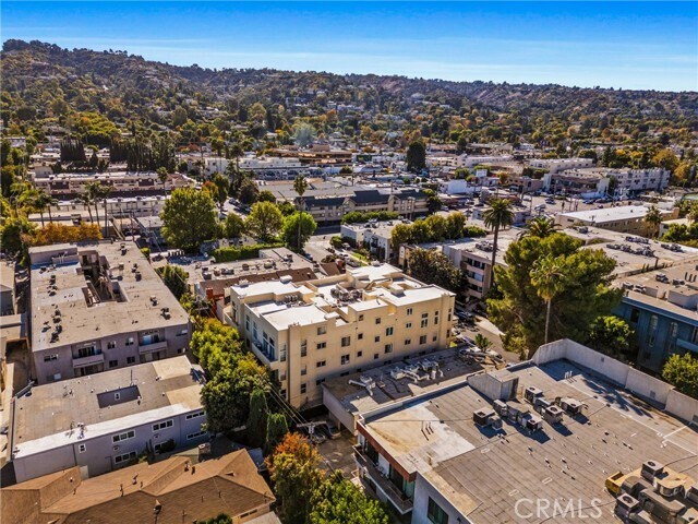 Building Photo - 4426 Ventura Canyon Ave
