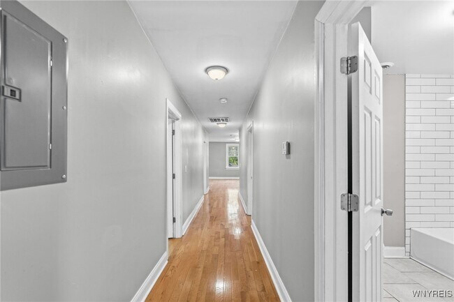 Building Photo - 2342 Seneca St