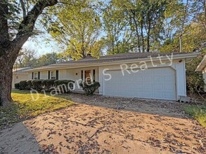 Building Photo - Charming 3 bedroom Home near Hwy 65 and Ch...