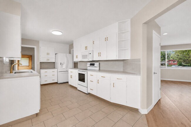Building Photo - 787 Redmaple Cir