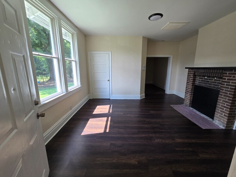 Building Photo - 2513 Haden Ave