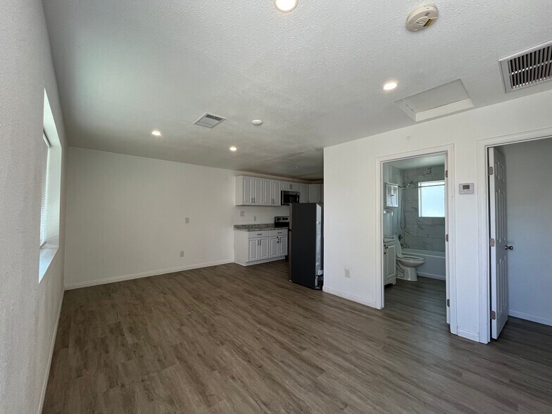 Building Photo - 8069 Darryl St