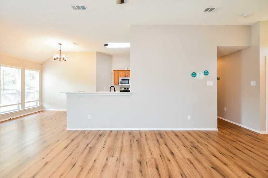 Building Photo - 3693 Sycamore Ln