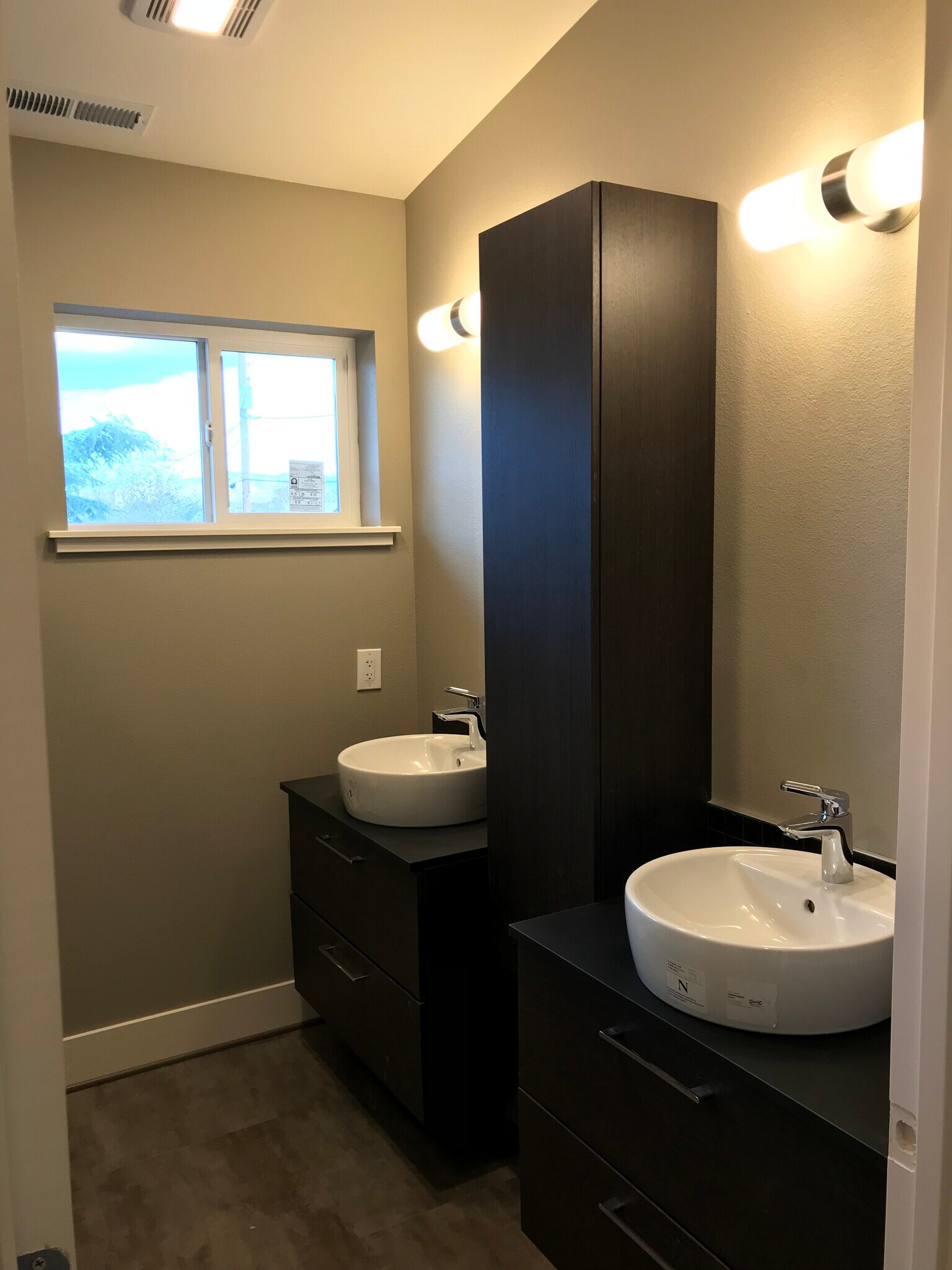 Building Photo - 412 Kirman Ave