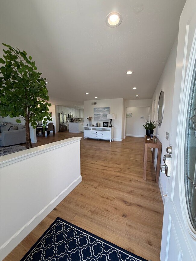 Building Photo - Gorgeous Remodeled 2Br/2Ba house W/2 Car attached  Garage in Oaks North