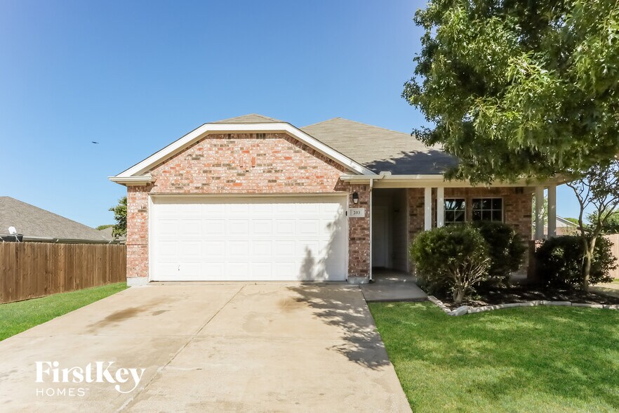 Primary Photo - 203 Bear Trail