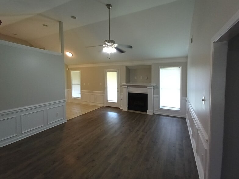 Building Photo - 162 Romie Dr