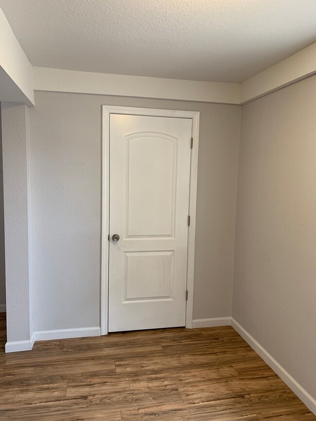 Building Photo - 321 Monroe St