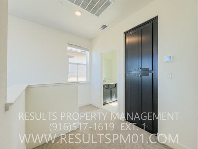 Building Photo - Antelope 3 Bed 2.5  Bath Beauty