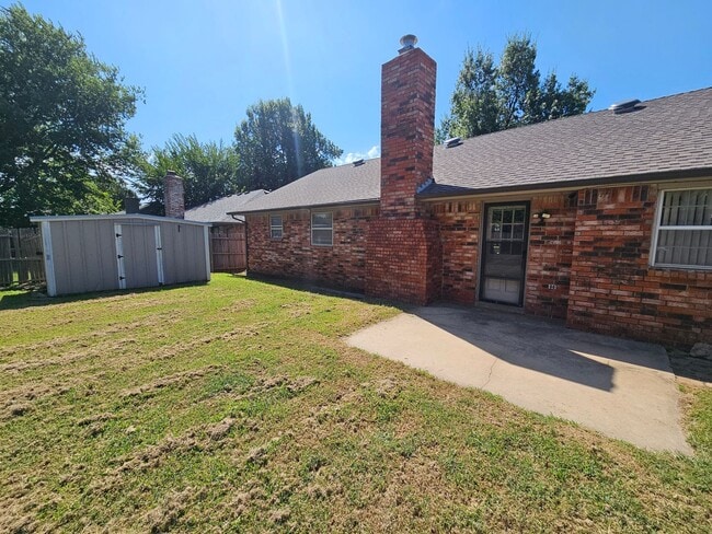 Building Photo - (3) Bed/(2) Bath in South OKC! Storm Shelt...