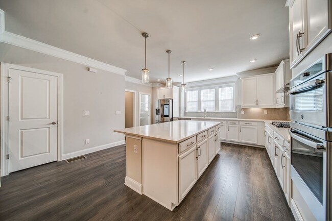 Building Photo - 1363 Harris Way S