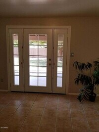 Building Photo - Bright and Airy PV Home