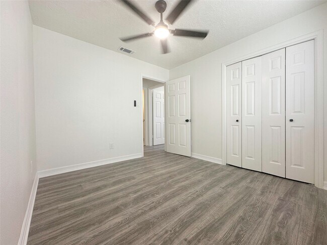 Building Photo - 9843 Stableway Dr