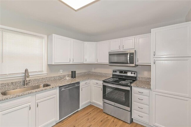 Building Photo - 455 Westside School Rd