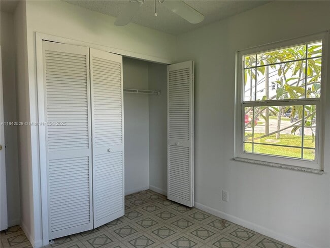 Building Photo - 885 SW California Blvd