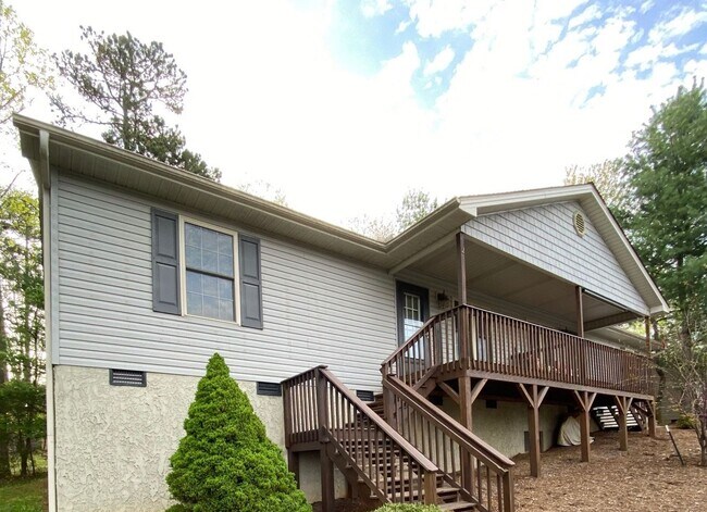 Primary Photo - North AVL - Spacious 2/2 Apartment with st...
