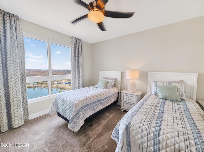 Building Photo - 231 Riverside Dr