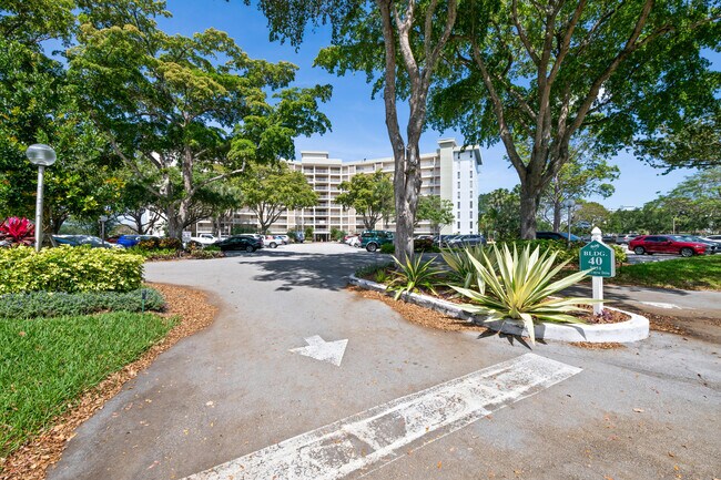 Building Photo - 3051 N Course Dr