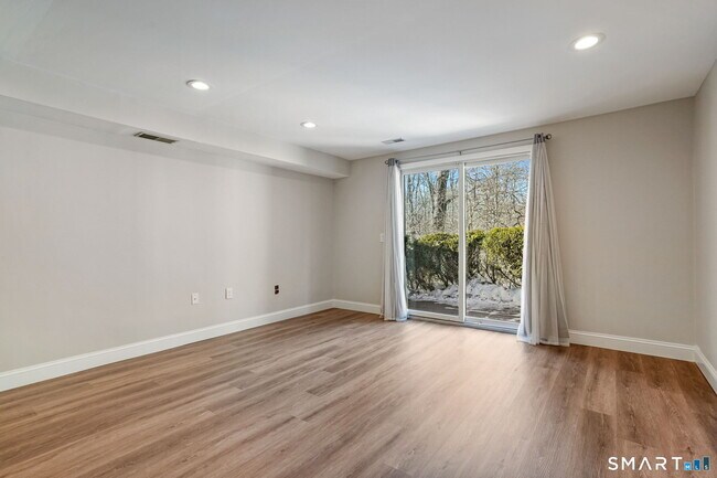 Building Photo - 51 Brittania Dr