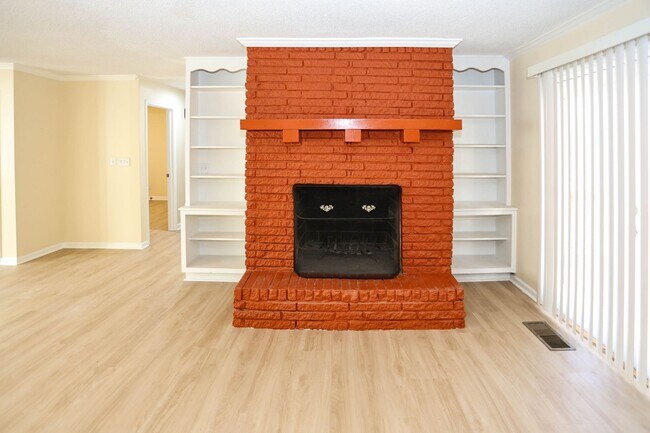 Building Photo - 3165 Laura Ln