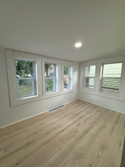 Building Photo - 7584 Hudson Ave