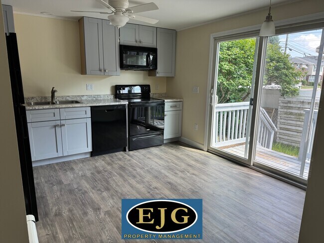 Building Photo - 158 Beech St