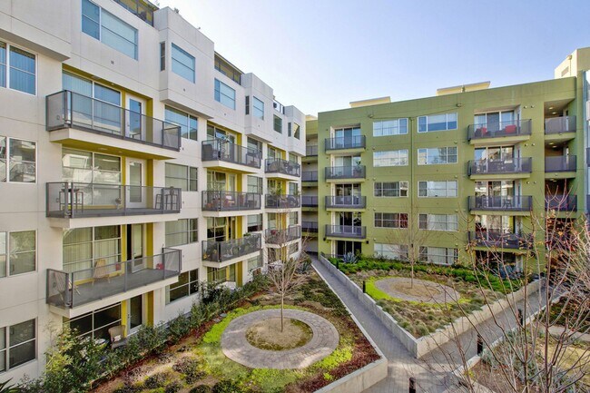 Building Photo - Dogpatch: Exceptional 1 Bed 1.5 Bath Condo @ Esprit Park with Garage Parking and Storage