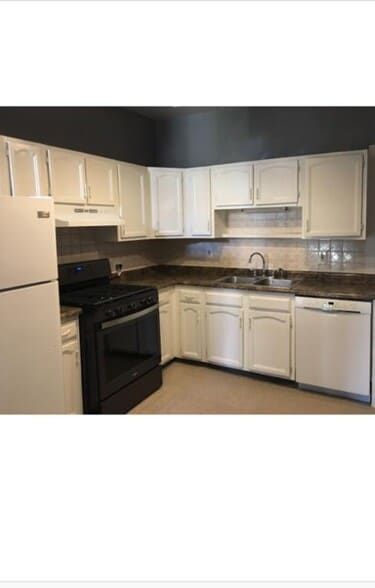 Building Photo - 1222 W Albion Ave