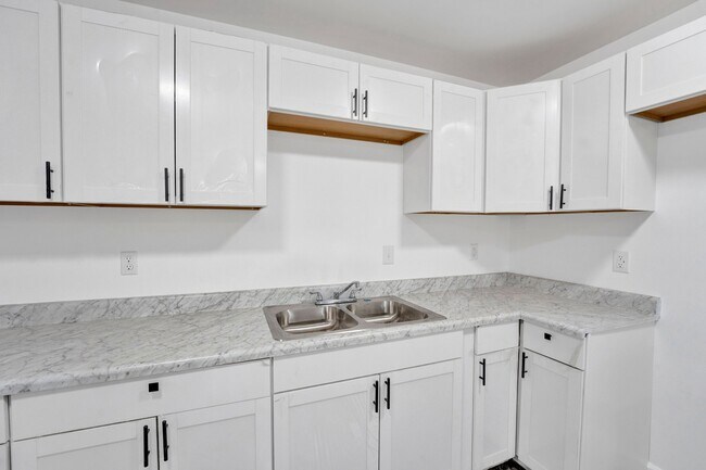 Building Photo - 927 Seattle St