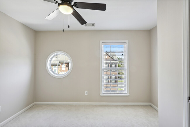 Building Photo - Beautiful townhouse in Westbury at Vinings...