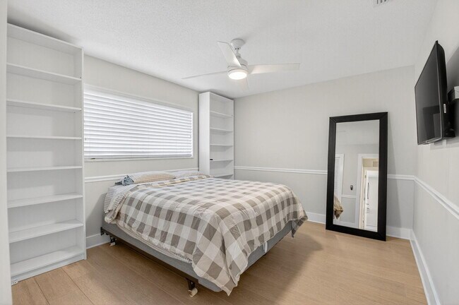 Building Photo - 4690 Palo Verde Dr