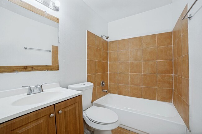 Building Photo - CHARMING HOME IN LOMA TERRACE