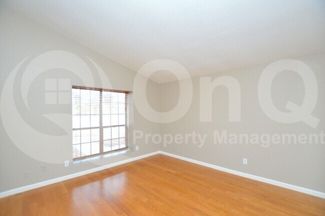Building Photo - 169 S Criss St