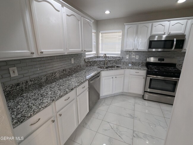 Building Photo - 636 Paseo De Flor Cir
