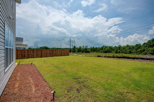 Building Photo - Luxurious 3 bedrooms 2.5 bath home in Nort...