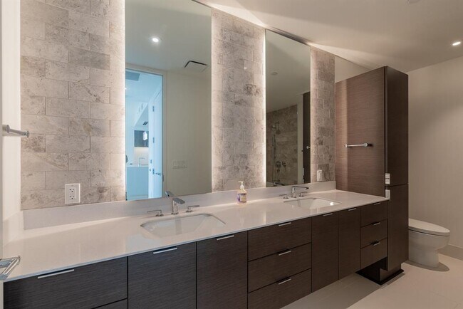 Building Photo - 301 West Ave