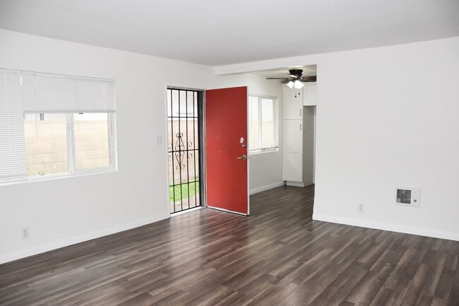 Building Photo - 411 S Kroeger St