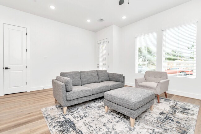 Building Photo - 3613 Rosalie St