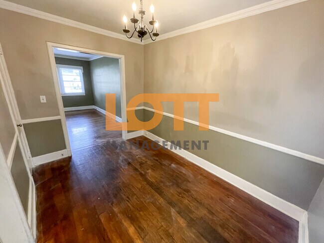 Building Photo - 600 University Rdg