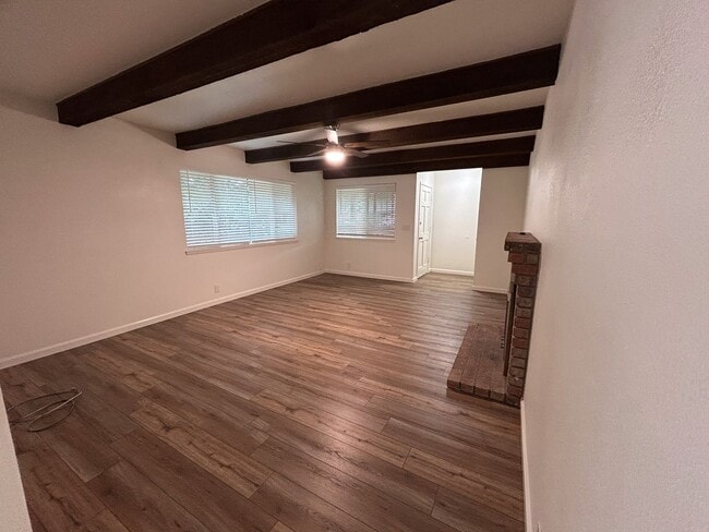 Building Photo - 2 Bedroom Duplex for Rent in Chico CA | Garage, Fireplace, Walk-In Closet, Backyard!